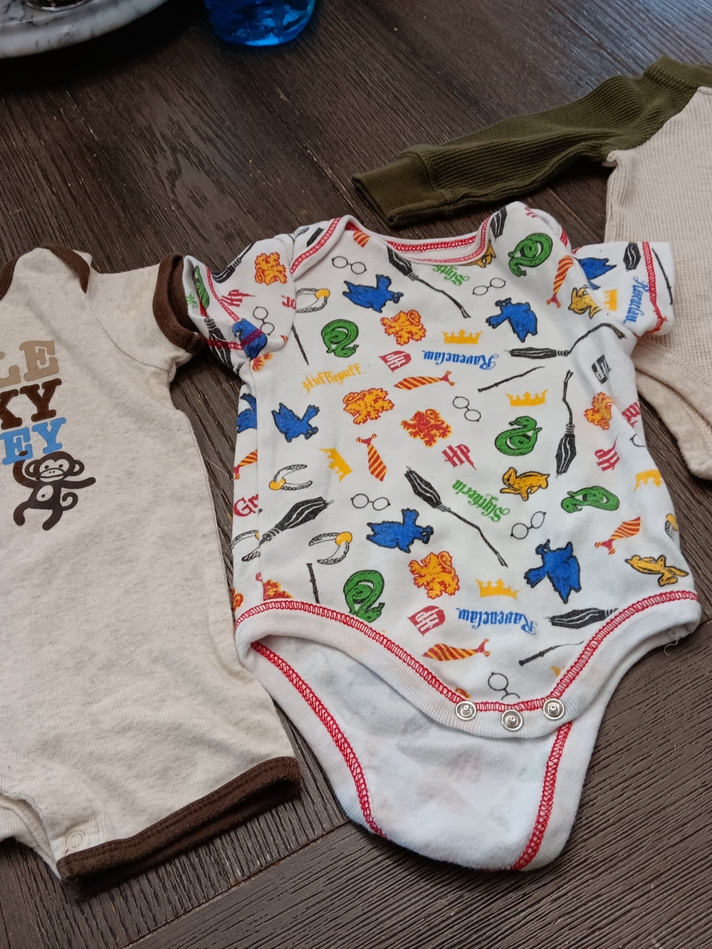 Boys Size 0-3 Month Set Of 3 Onesies with Colorful Animal Print - White